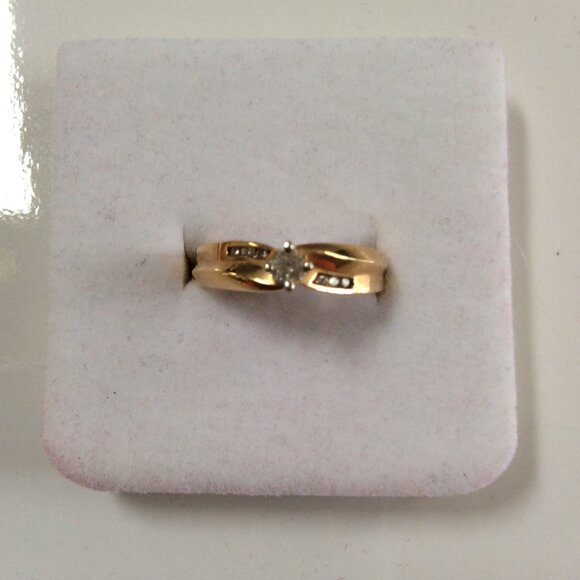 NWT STUNNING 14k GOLD & DIAMOND RING MSRP 1,325 - Picture 2 of 7